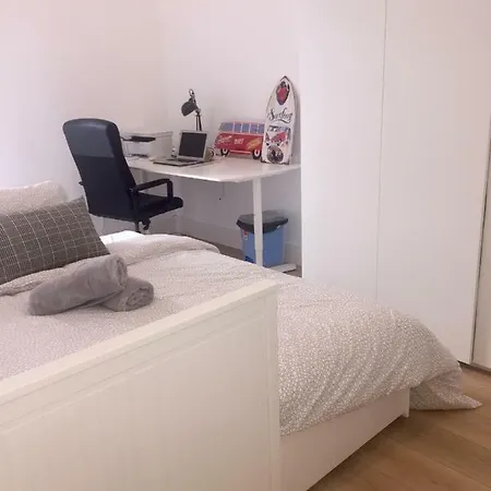 Lapa Newly Renovated 2 Designer Bedroom *