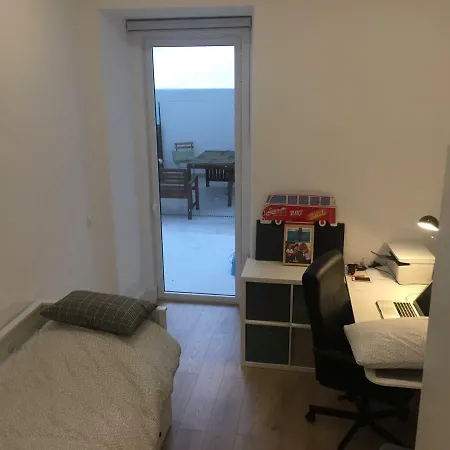 Lapa Newly Renovated 2 Designer Bedroom