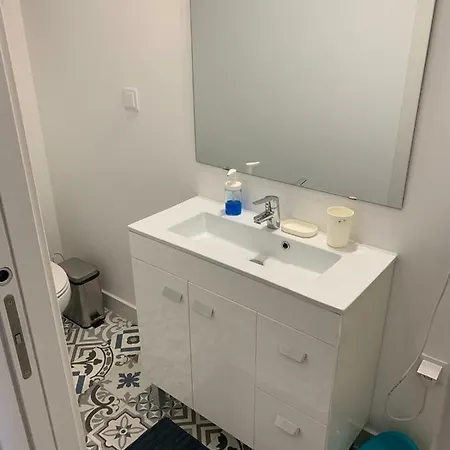 Lapa Newly Renovated 2 Designer Bedroom Lisbon